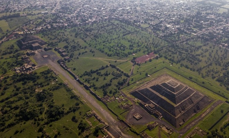 Aerial view of the two main pyramids at Teotihuacan. Shutterstock.
