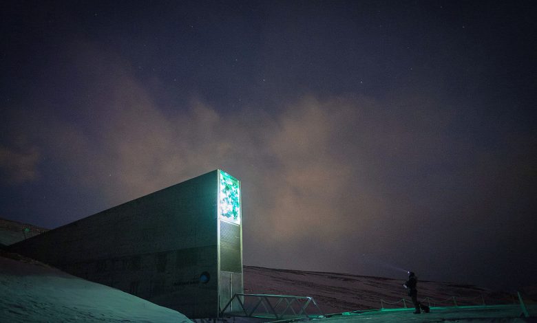 Dusk at the Svalbard Global Seed Vault. By Frode Ramone from Oslo, Norway - DSCF0896.jpg, CC BY 2.0.