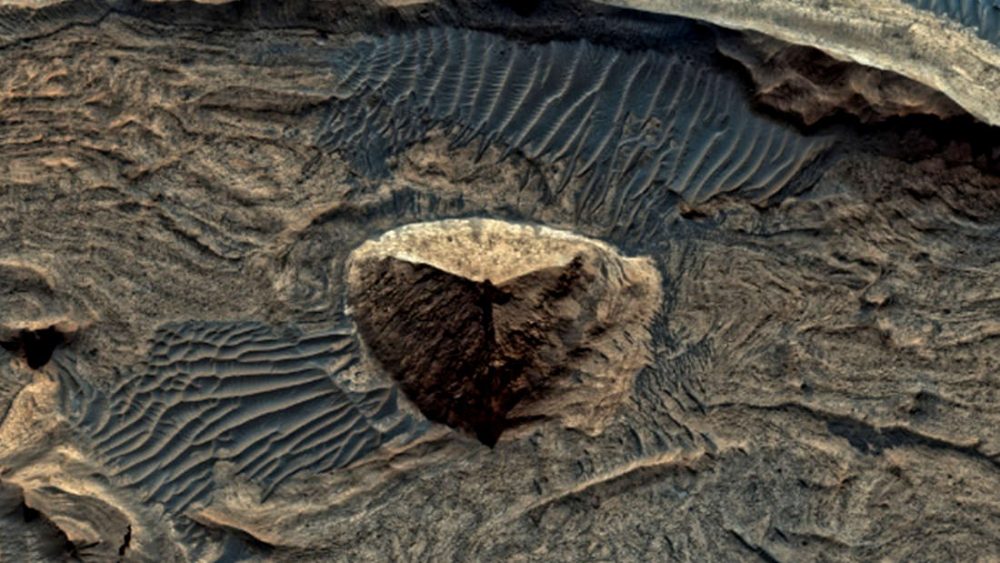 A geological formation photographed by the MRO in the Candor Chasma region on Mars. Image Credit: NASA / JPL / University of Arizona.