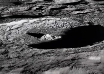 Stunning 4K video of the Moon.