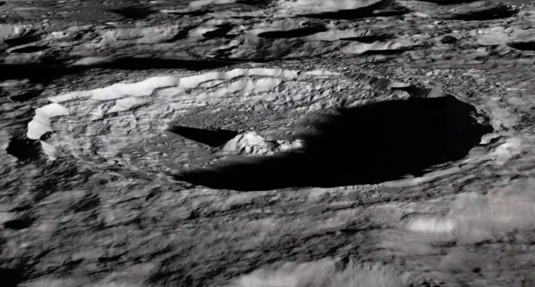 Stunning 4K video of the Moon.