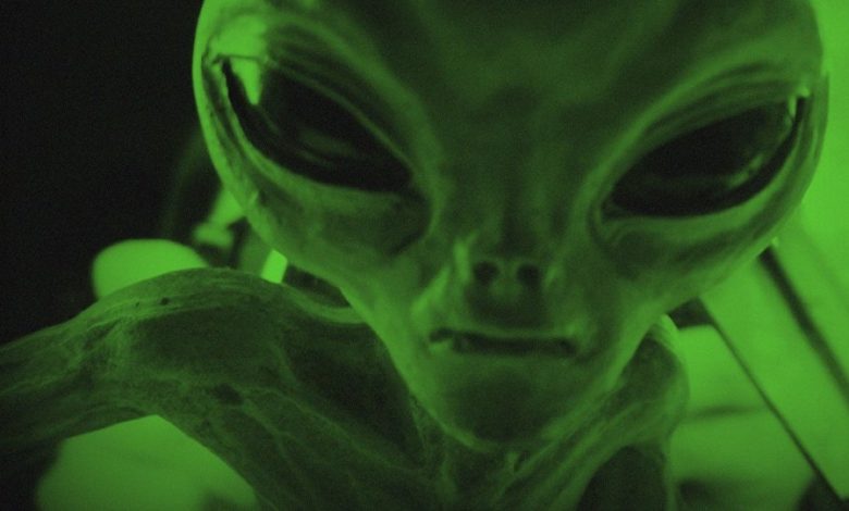 CC BY 2.0 / Beckie / Alien.