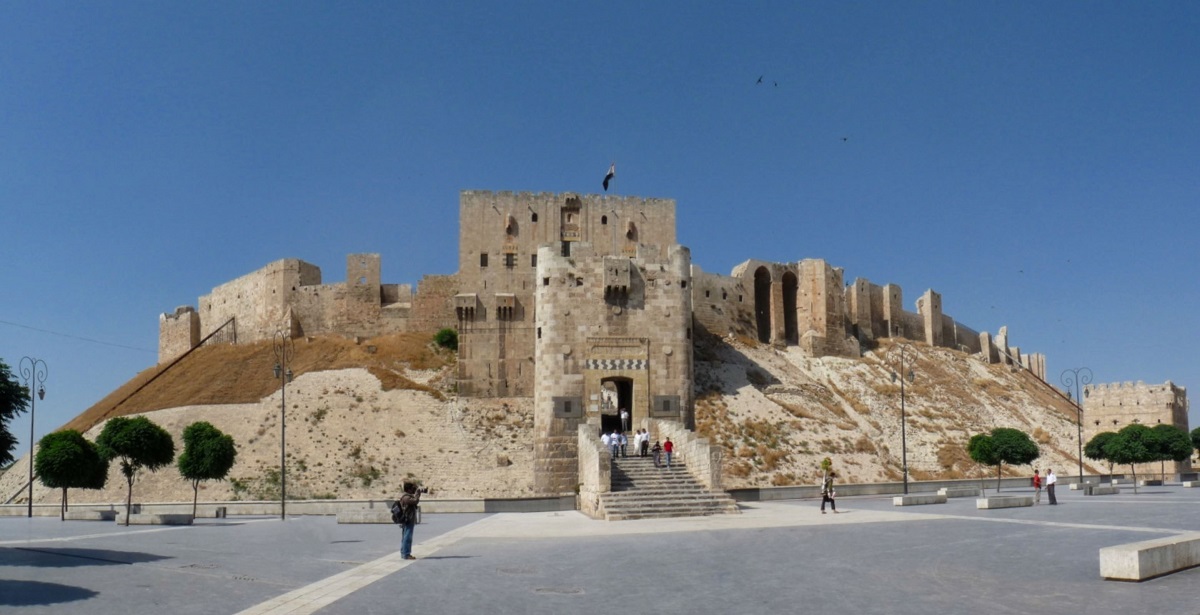 Frontal view on the Citadel of Aleppo. Image Credit: Wikimedia Commons.