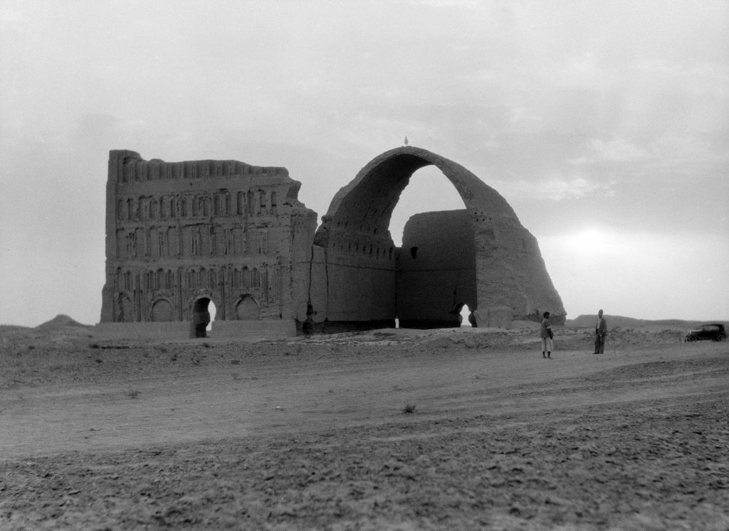 Ruins of Ctesiphon, 1932. Image Credit: Wikimedia Commons.