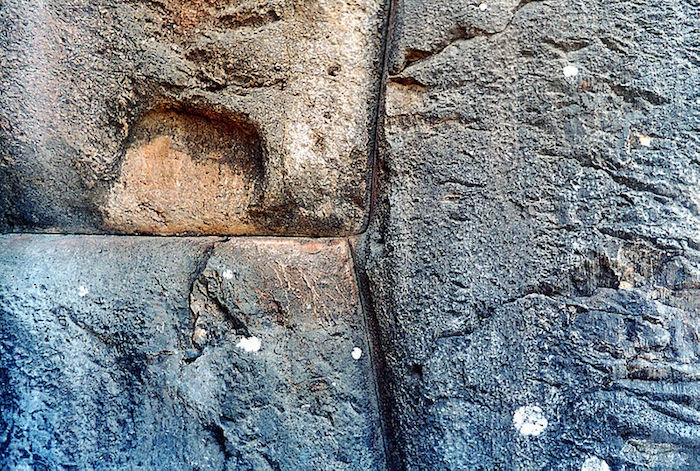 An example of interlocking stones at Sacsayhuaman. Image Credit: Pinterest.