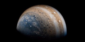 Jupiter doesn’t orbit the center of the Sun and the strange reason why reveals how gravity really works