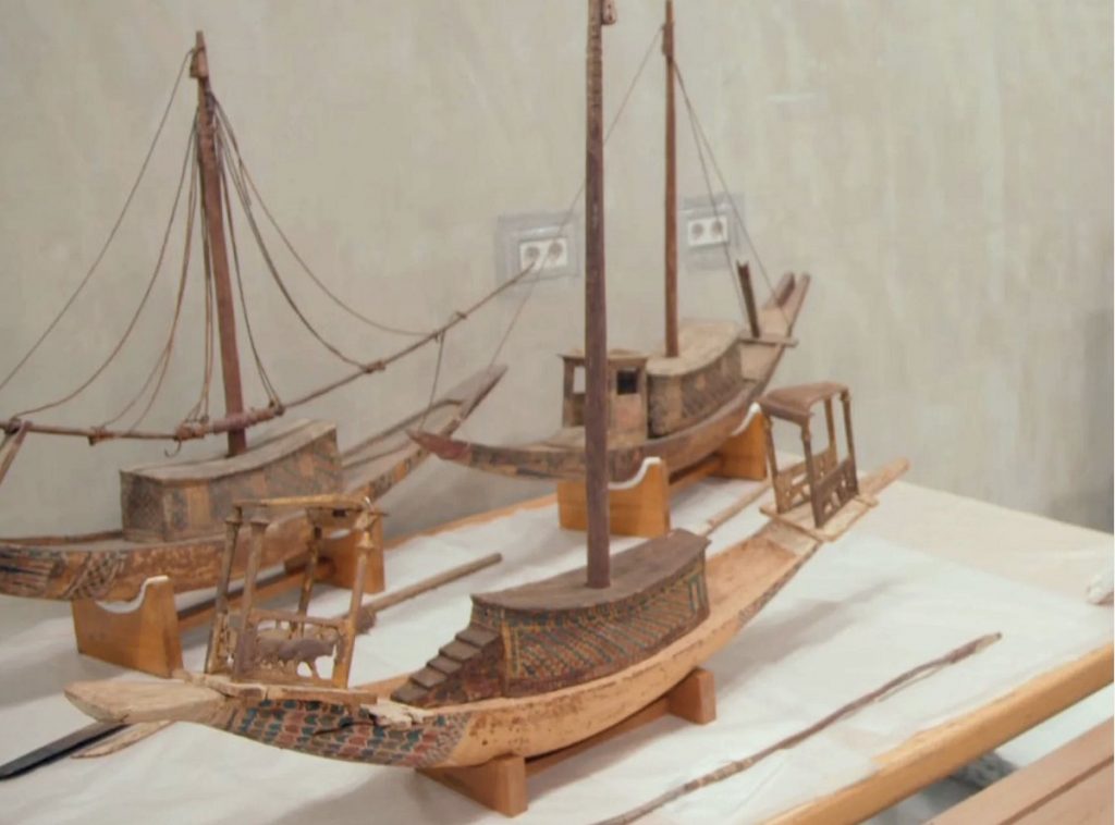 This image shows the rediscovered mast and boat pieces belonged to the boat in the foreground, meant for King Tut’s afterlife. Image Credit: Luxor Museum.
