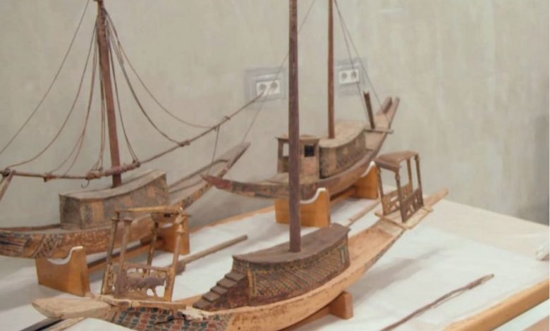 This image shows the rediscovered mast and boat pieces belonged to the boat in the foreground, meant for King Tut’s afterlife. Image Credit: Luxor Museum.