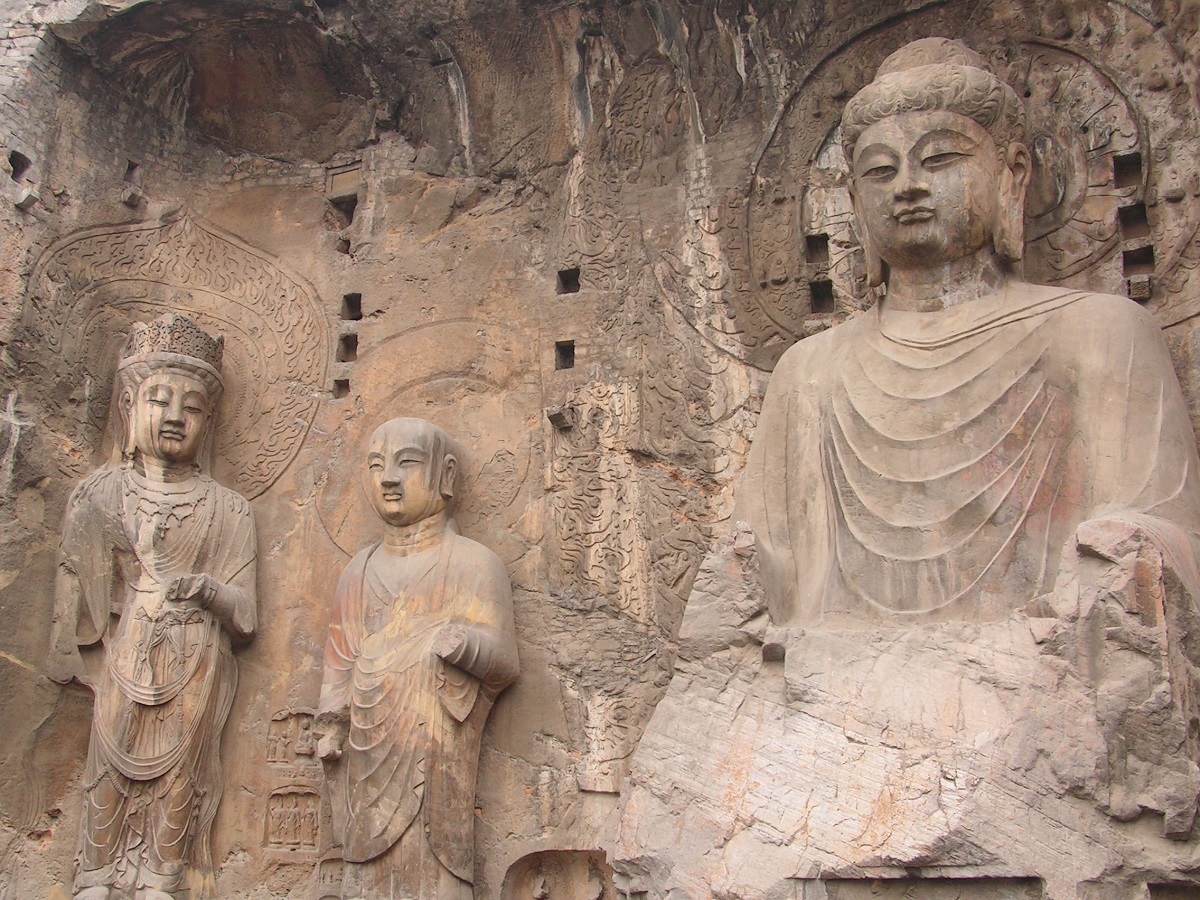 Longmen Grottoes at Luoyang. Image Credit: Wikimedia Commons.