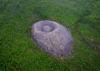 Patomsky crater, view from a helicopter. Image Credit: Wikimedia Commons.