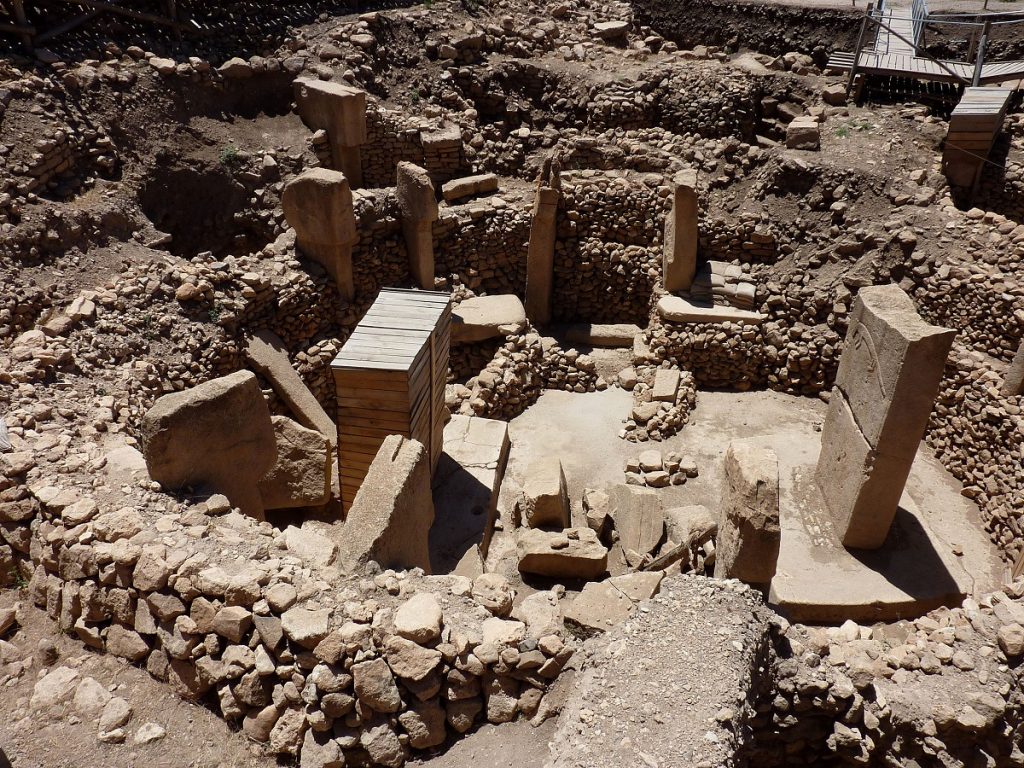 The massive pillars at Göbekli Tepe. Image Credit: Wikimedia Commons.