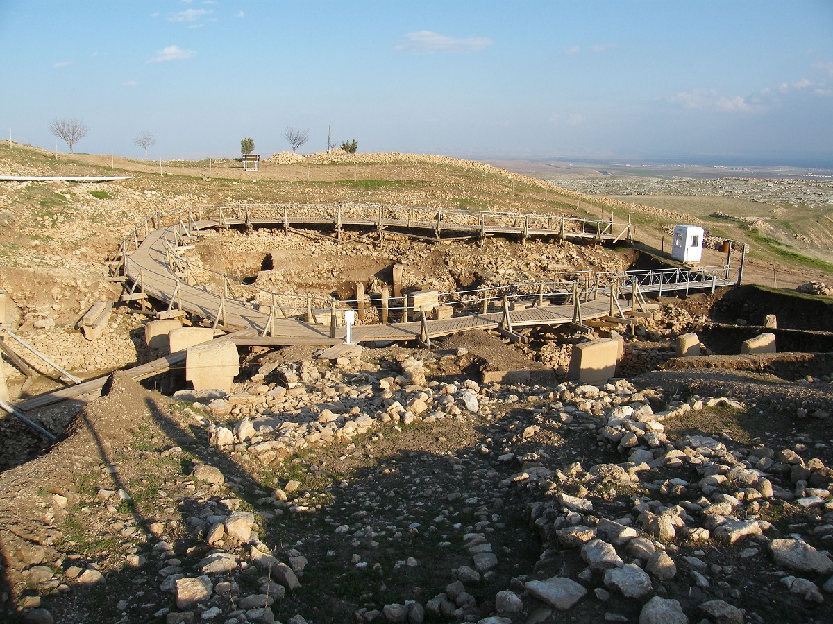 One of the many circles where massive T-shaped Pillars have been found. Image Credit: Wikimedia Commons.