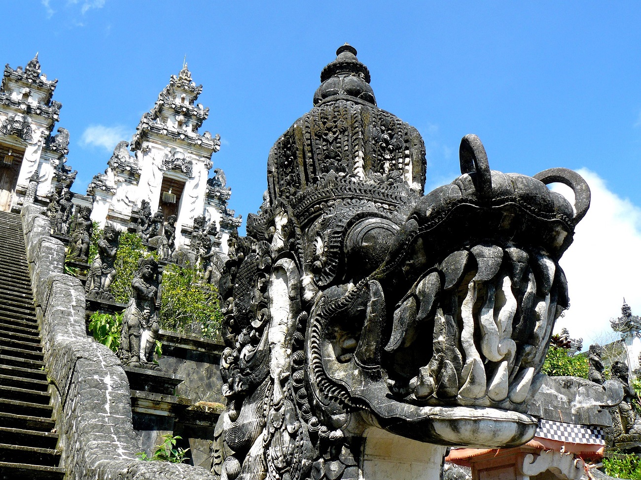 Pura Penataran Lempuyang, Gunung Lempuyang, Bali. Image Credit: Wikimedia Commons.