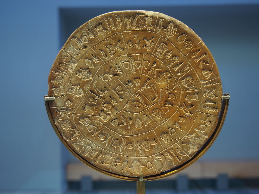 The side B of the disc of Phaistos, as displayed in the Archaeological Museum of Heraklion after the 2014 renovation. Image Credit: Wikimedia Commons.