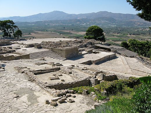 Palace complex at Phaistos. Image Credit: Wikimedia Commons.