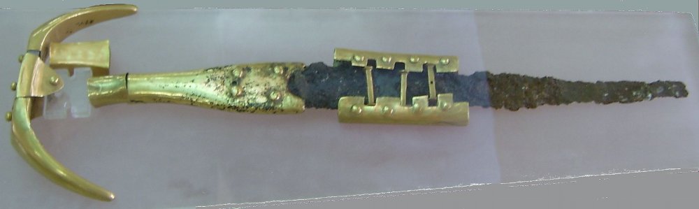 Dagger with iron blade and golden hilt from Alaca Höyük. Early evidence for the use of iron in Anatolia. Image Credit: Wikimedia Commons.