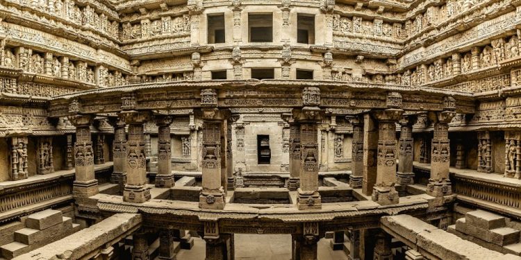 The inside of the stepwell. Image Credit: Wikimedia Commons / CC-BY-SA 4.0.