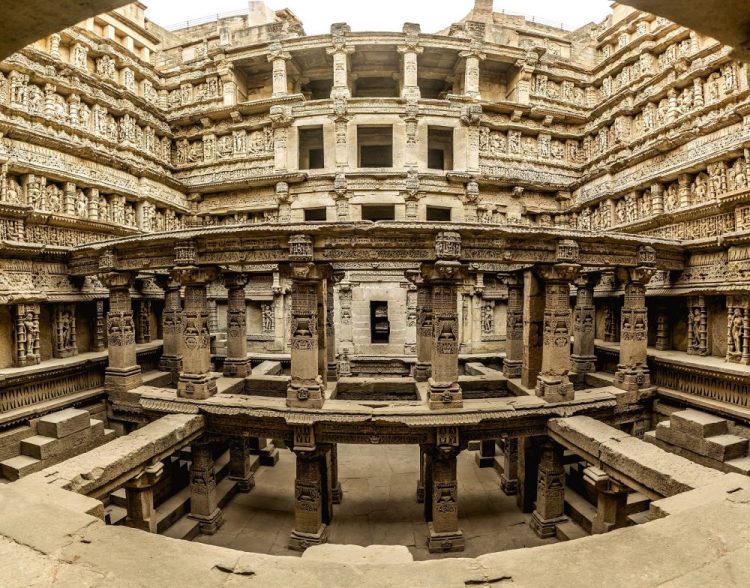 The inside of the stepwell. Image Credit: Wikimedia Commons / CC-BY-SA 4.0.