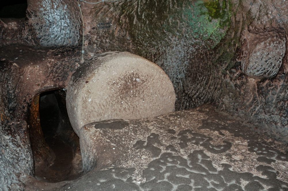 One of the stone doors used to protect the city. Image Credit: Wikimedia Commons.