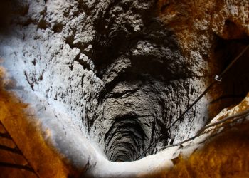 An image of the underground city of Derinkuyu. Depositphotos.