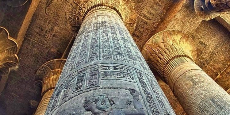 Hypostyle hall of the temple of Horus in Edfu. Shhutterstock.