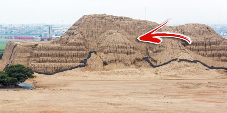 A view at the Huaca del Sol. Shutterstock.