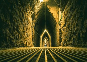 Inside the tunnels of the pyramid of Cholula. Shutterstock.