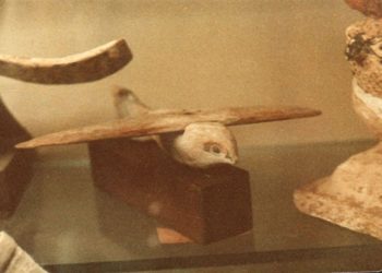 A photograph of the Saqqara bird. Image Credit: Wikimedia Commons / Public domain.