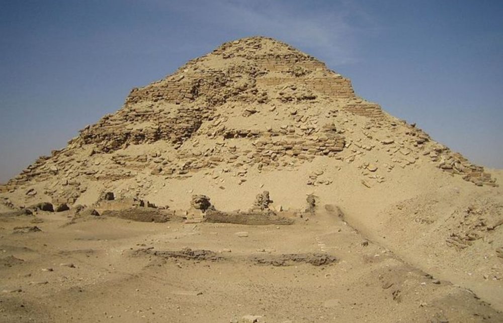 The pyramid of Neferirkare Kakai. Image Credit: Wikimedia Commons / CC BY-SA 2.0.