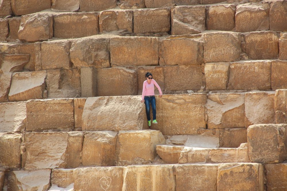 A 6-Million-Ton Ancient Wonder: The Enormous Great Pyramid of Egypt ...