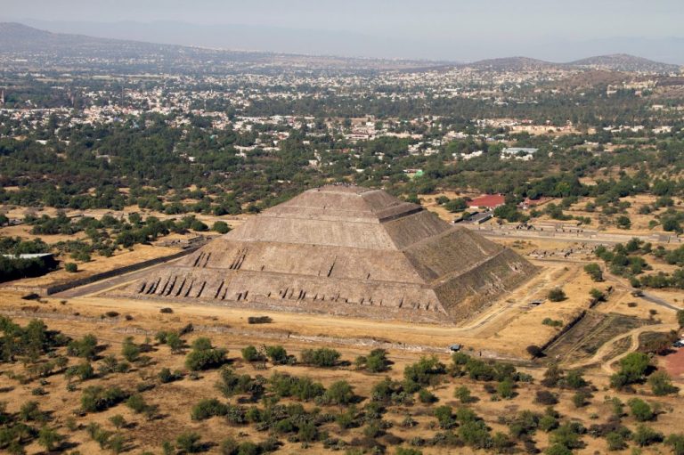 The sun pyramid of teotihuacan где находится