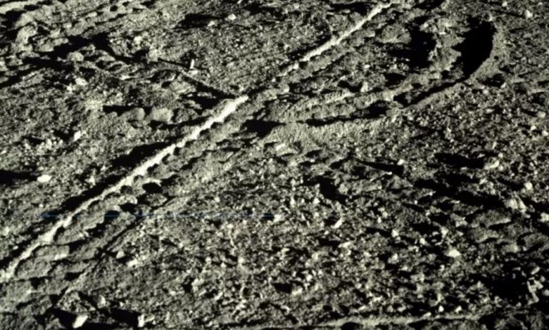 Rover tracks of Yutu-2. Image Credit: China Lunar Exploration Project.