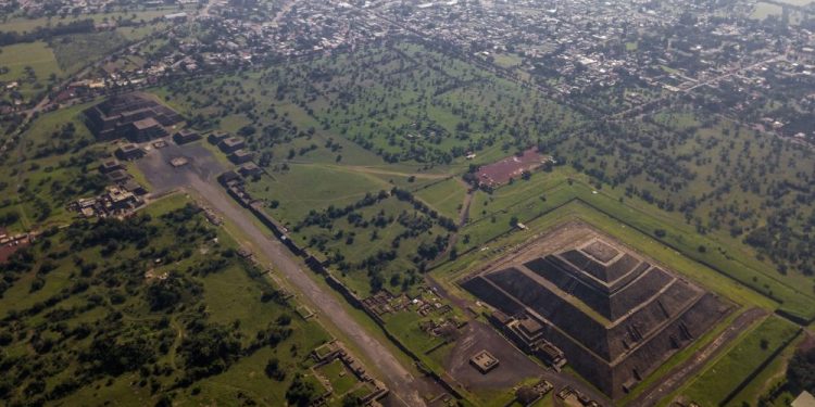 Aerial view of the two main pyramids at Teotihuacan. Shutterstock.