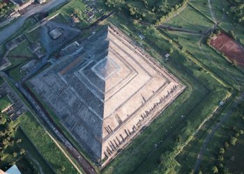 Aerial view of the largest pyramid at Teotihuacan, the Pyramid of the Sun. Shutterstock.