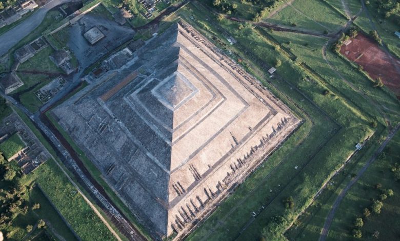 Aerial view of the largest pyramid at Teotihuacan, the Pyramid of the Sun. Shutterstock.