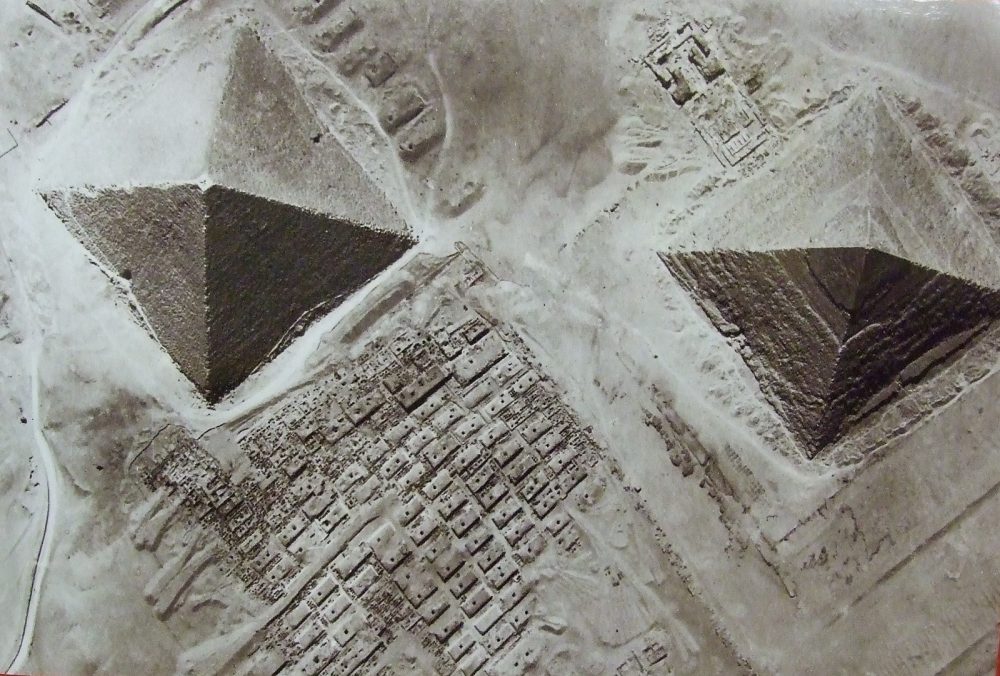 Direct view of the pyramids of Khufu and Khafre from above. Image Credit: Náprstek Museum, National Museum in Prague / Wikimedia Commons.