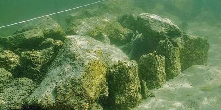 Seen here are some of the stones located at a depth of around 5 meters below Lake Constance. Image Credit: Thurgau Archaeology.