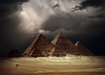 An image showing the Giza pyramid complex. Shutterstock.