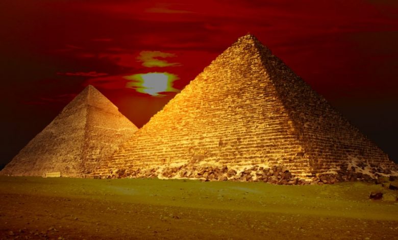 An image of the Egyptian pyramids and the sunset in the background. Shutterstock.