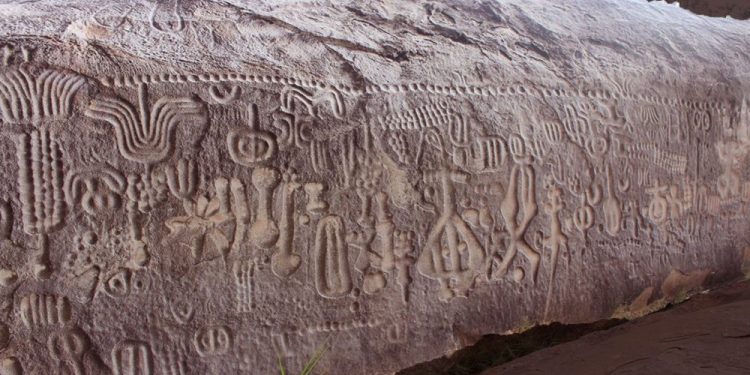 An image of the symbols etched on the surface of the so-called Pedra do Inga in Brazil. Image Credit: paraibaradioblog.com.