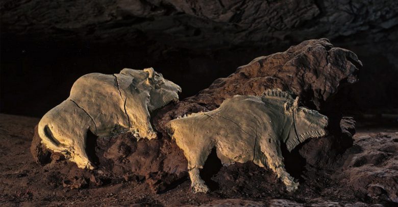 this-14-000-year-old-bison-cave-sculpture-is-a-striking-example-of