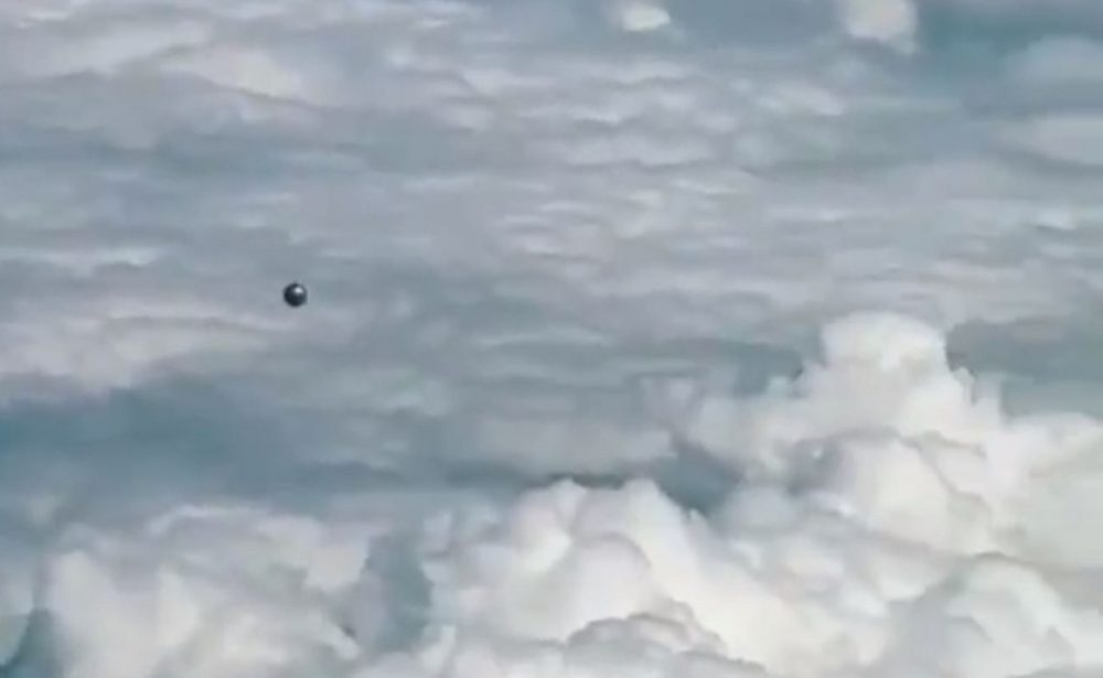 Screenshot of the alleged spherical UFO filmed by Colombian Viva Air Pilot. Image Credit: Tik Tok / Twitter / Murillo.