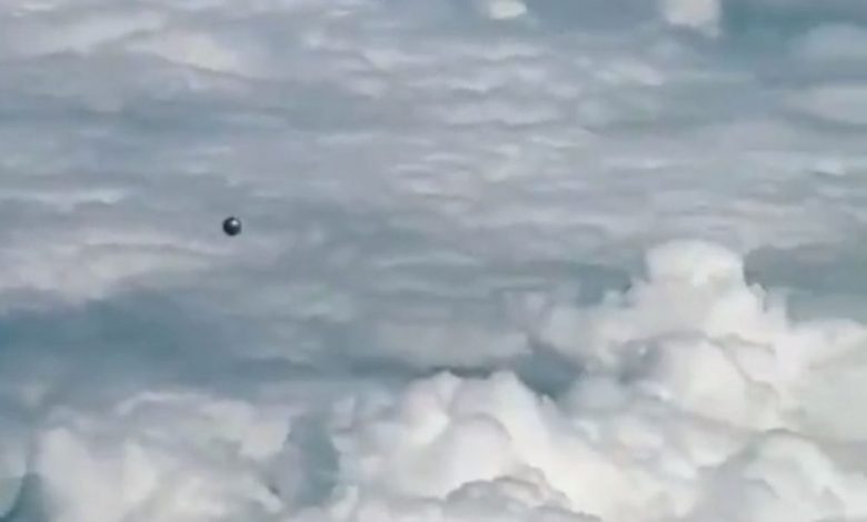 Screenshot of the alleged spherical UFO filmed by Colombian Viva Air Pilot. Image Credit: Tik Tok / Twitter / Murillo.