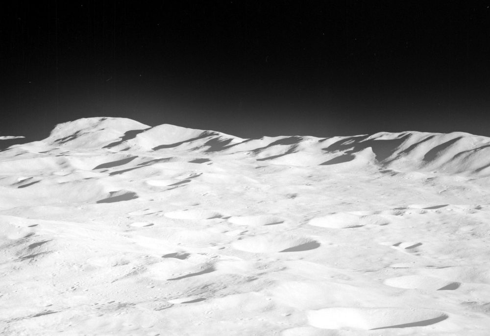 An image showing the mountains of the north rim of South Pole-Aitken Basin, on the far side of the moon. Image Credit: Apollo 8 / NASA.
