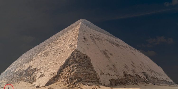 An image of the Bent Pyramid at Dahshur, and people circled in red standing next to the pyramid. Shutterstock