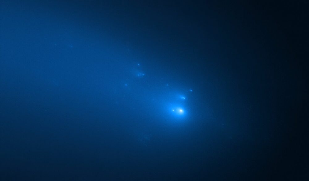 An image taken by the Hubble Space Telescope showing the various disintegrated fragments of Comet C/2019 Y4 ATLAS, currently located past the orbit of Mars. Image Credit: NASA, ESA, D. Jewitt (UCLA), Q. Ye (University of Maryland).
