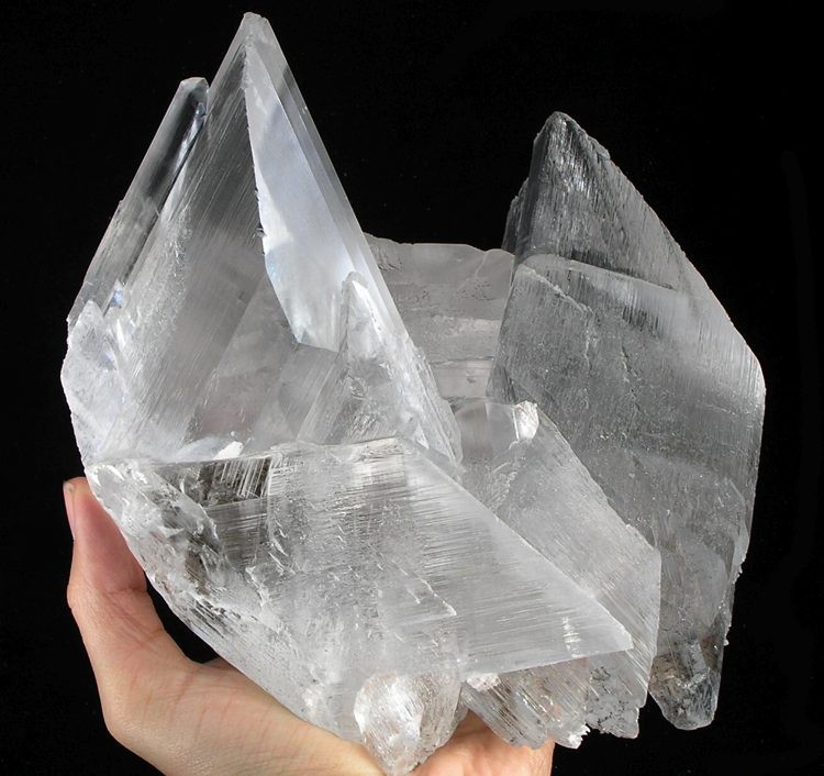 An image of a Water-clear selenite crystal "floater" from the Naica Mine. Image Credit: Rob Lavinsky / Wikimedia Commons.