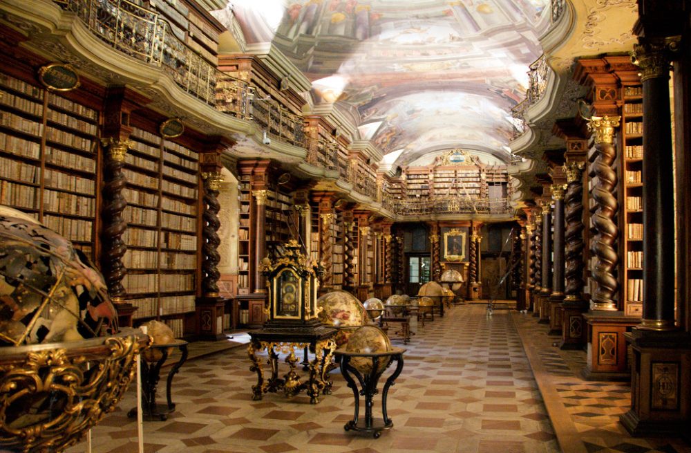 The Clementinum Library is home to more than 20,000 books, its frescoes illustrate science and art. Image Credit: BrunoDelzant / Flickr / Wikimedia Commons / CC BY 2.0.