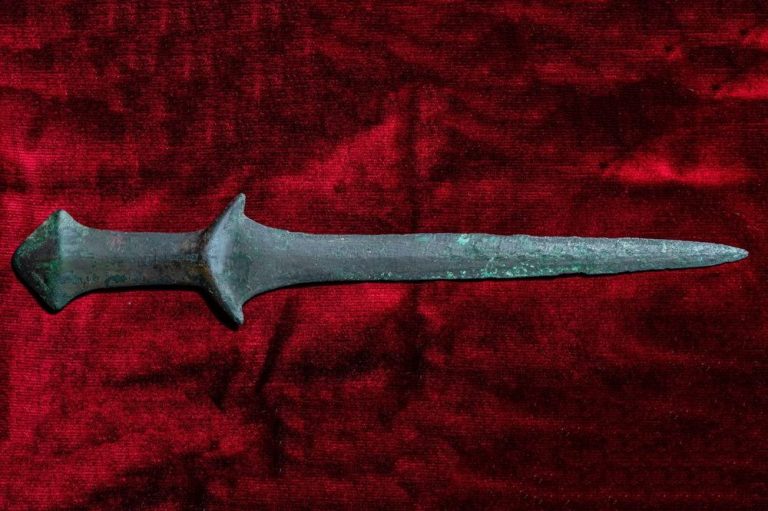 Here Are 5 Things You Should Know About The World's Oldest Sword ...