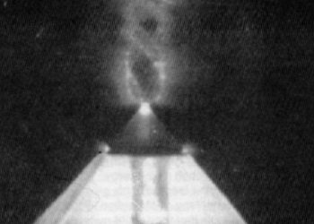 An artist's rendering of the electromagnetic properties of the Great Pyramid of Giza. Pinterest.